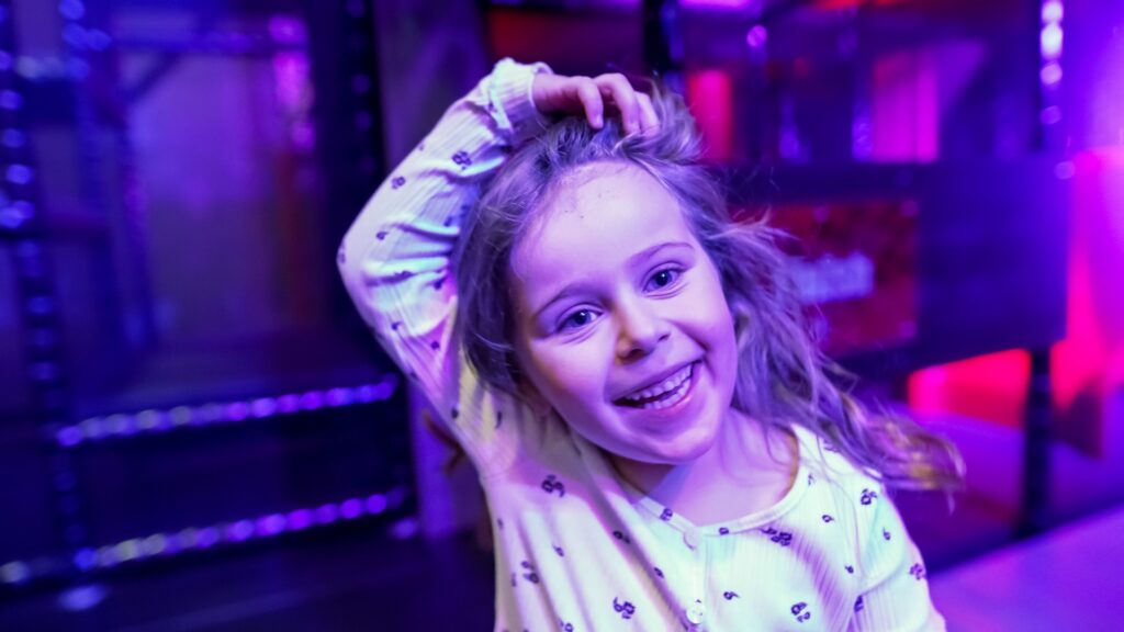Glad tjej på JumpYard Karlstad