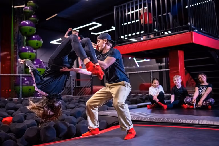 träna i Nacka Forum på JumpSchool träningsgrupper