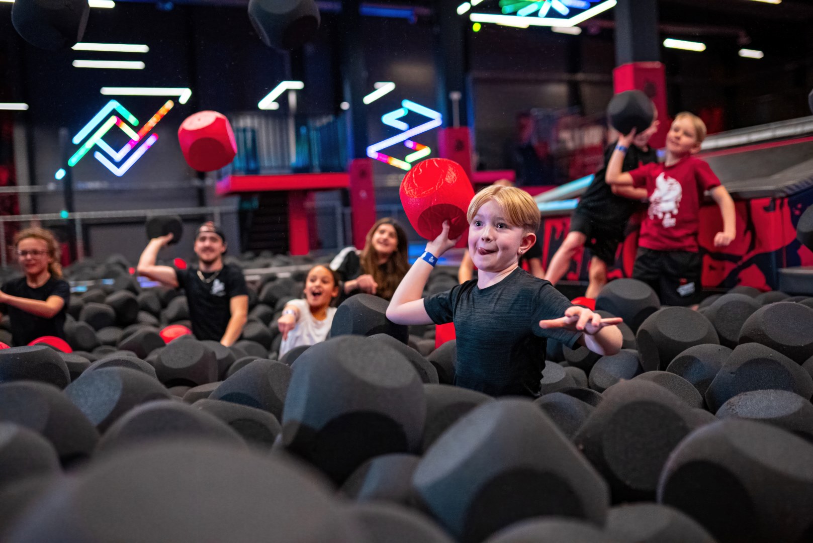 förenigsaktiviteter på JumpYard i Norrköping, i foam pit