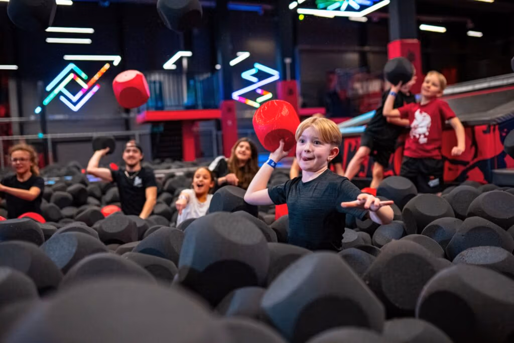 förenigsaktiviteter på JumpYard i Sundsvall, i foam pit