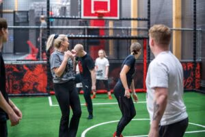 sport court multiarena med inomhusfotboll och basket