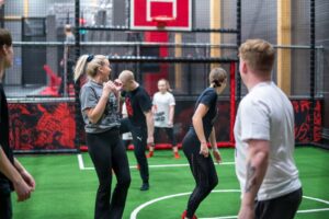 sport court multiarena med inomhusfotboll och basket