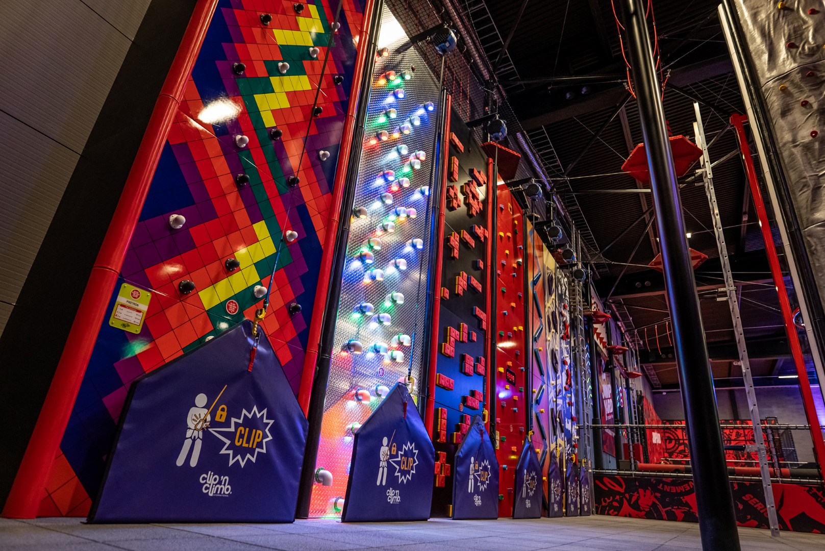 Klätterväggar, klättring på JumpYard Täby Arninge