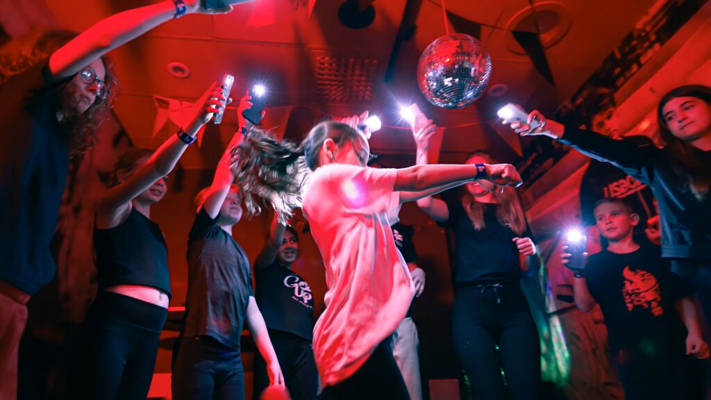 disco ball air track arninge