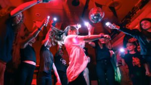 disco ball air track arninge