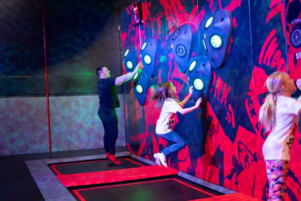 Cardio wall, high 9, sky pods